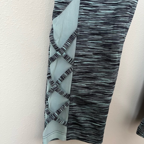 C9 Criss-Cross Blue and Teal Crop Leggings Small - Picture 5 of 8